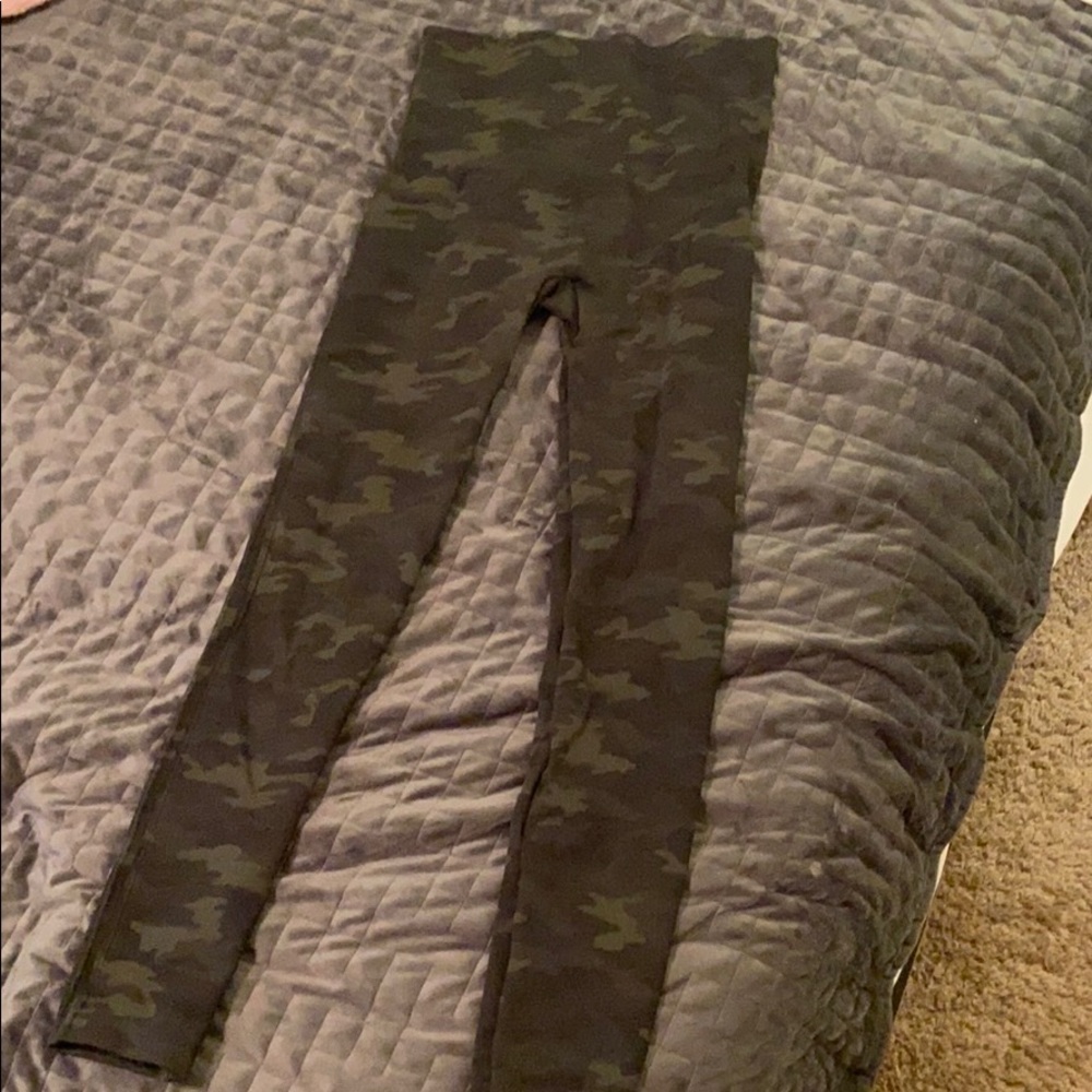 Spanx camou leggings Size M